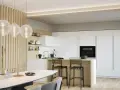 Un elegante open space moderno con cucina bianca minimalista, isola con sgabelli trasparenti e un tavolo da pranzo in marmo.