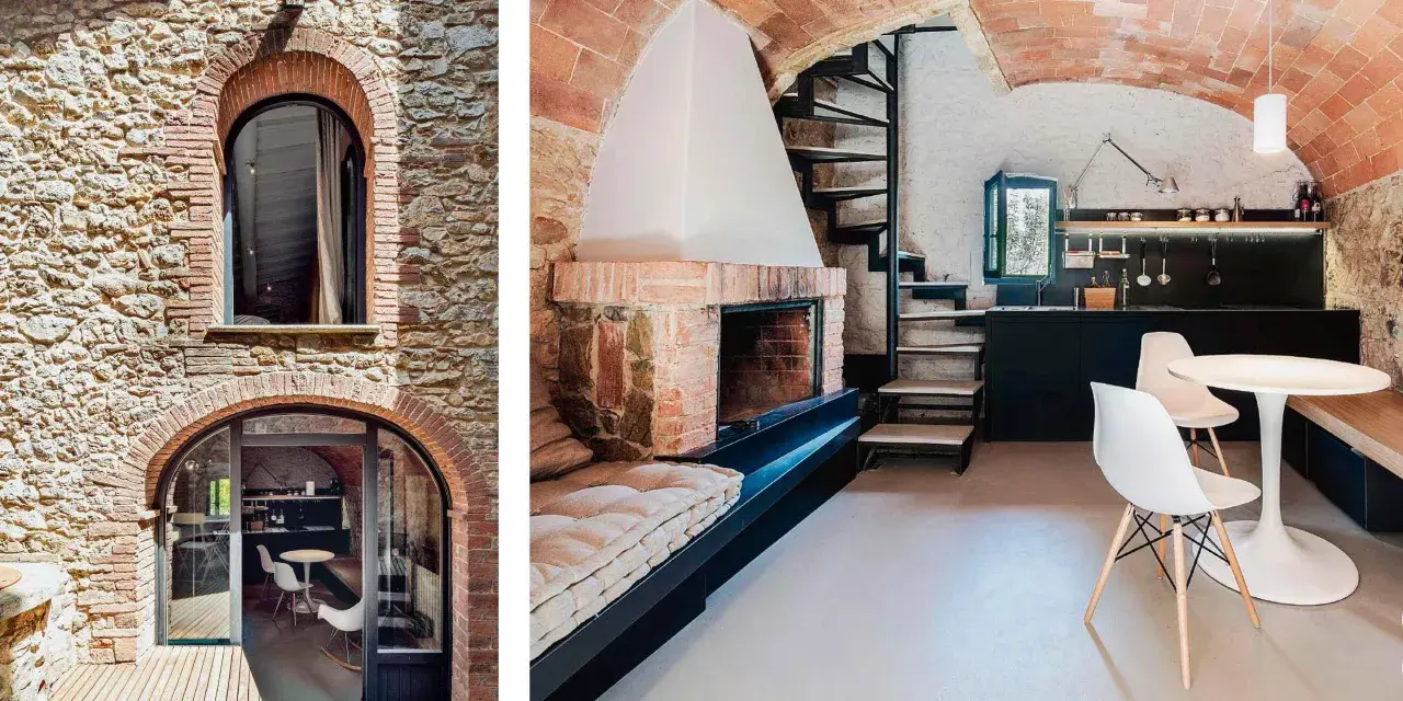 Interno di piccole case in pietra con camino, scala a chiocciola e cucina moderna. Esterno con finestre ad arco in pietra e mattoni.