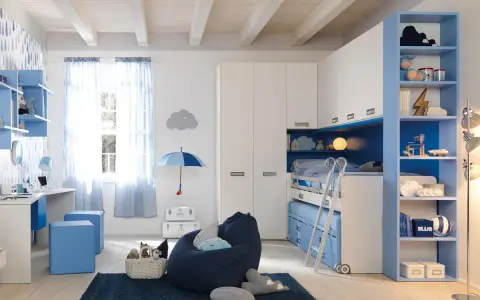 Cameretta per bambini con letto a castello, scrivania e armadio. Idee per organizzare casa con stile e funzionalità.