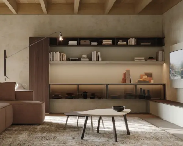 Soggiorno con divano marrone, tavolini da caffè, libreria a parete con TV e un'atmosfera di **arredamento moderno contemporaneo**.