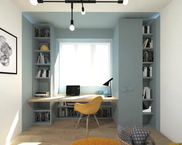 Accogliente stanza studio con una lunga scrivania, sedia gialla e una libreria a muro piena di libri.