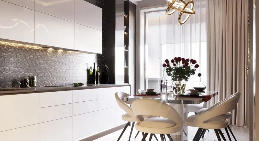 Cucina moderna con ante lucide bianche, un elegante paraschizzi a nido d'ape e un tavolo da pranzo con sedie imbottite, il tutto in uno stile contemporaneo chic.
