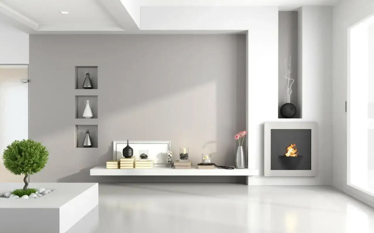 Una moderna parete in cartongesso con nicchie decorative, un camino a gas e una mensola con oggetti d'arte.