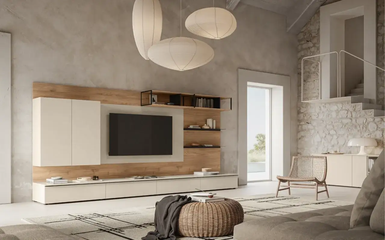 Eleganti soggiorni moderni con parete attrezzata in legno e bianco, pouf in vimini e poltrona di design.